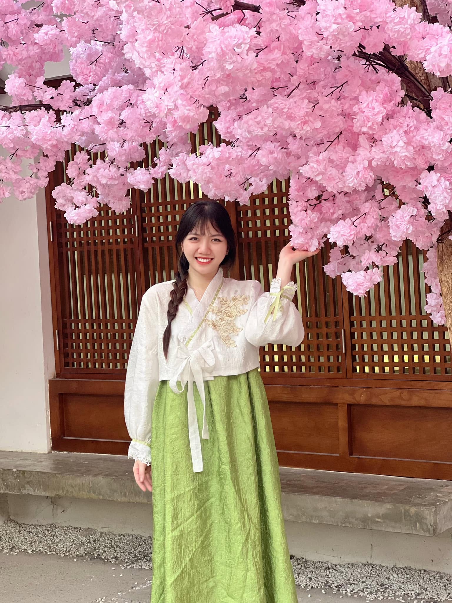 Thương dưới tán hoa anh đào